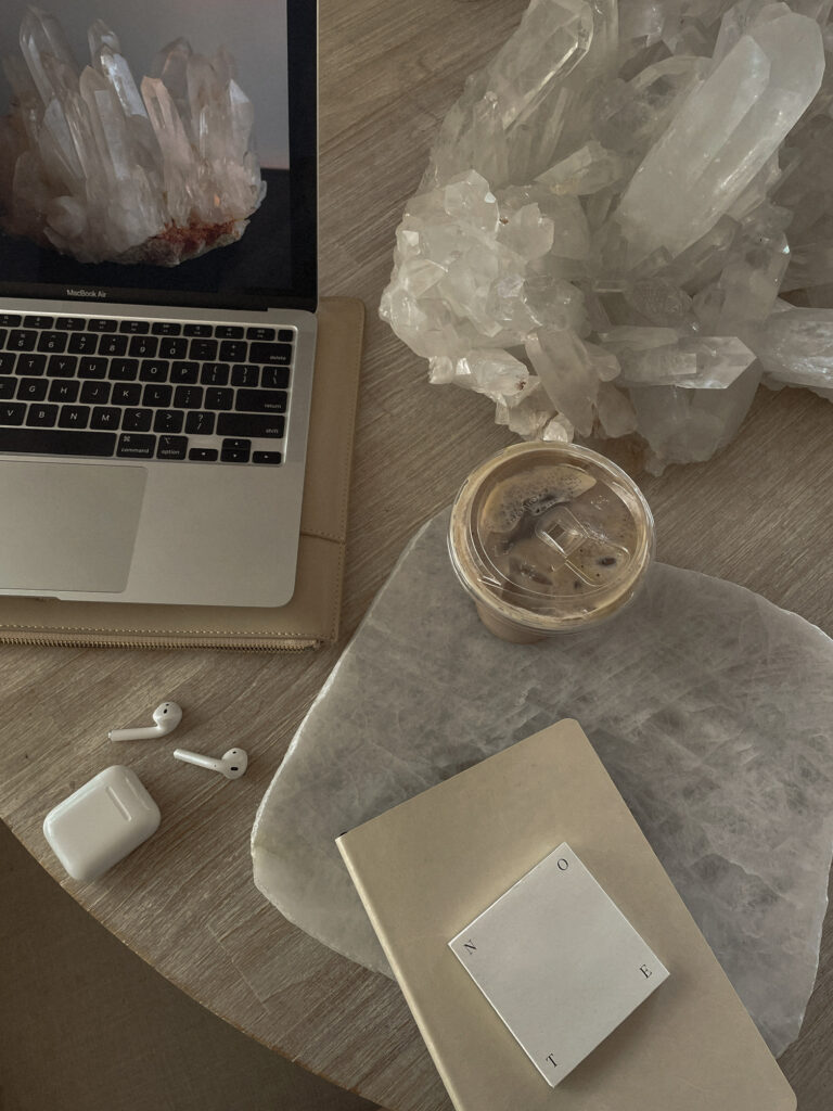 Best digital products to sell in 2025 including courses, templates, and AI tools